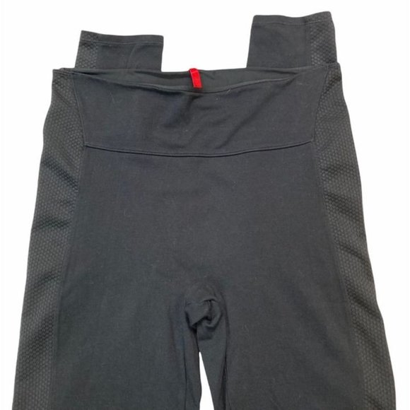 SPANX Pants - SPANX Black Textured Panel Leggings. Size XL